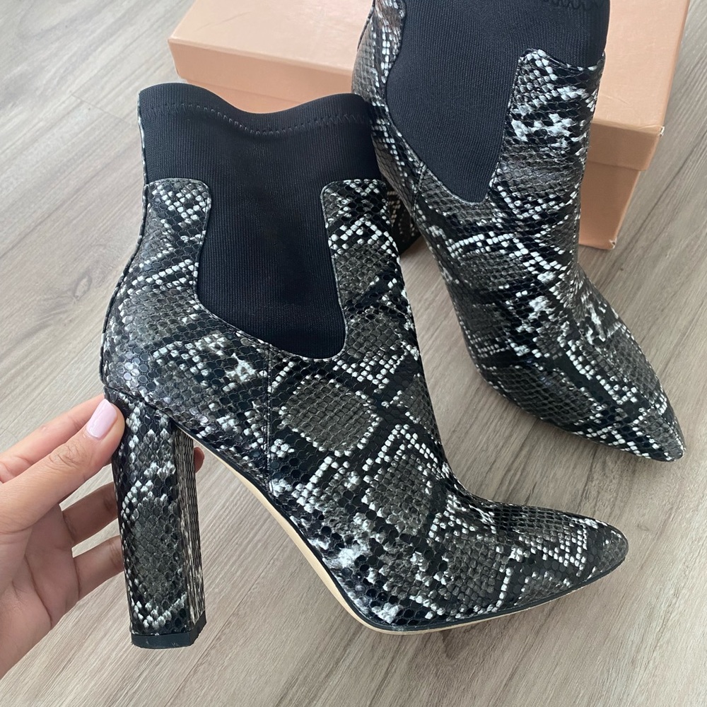 SIMMI snakeprint booties
